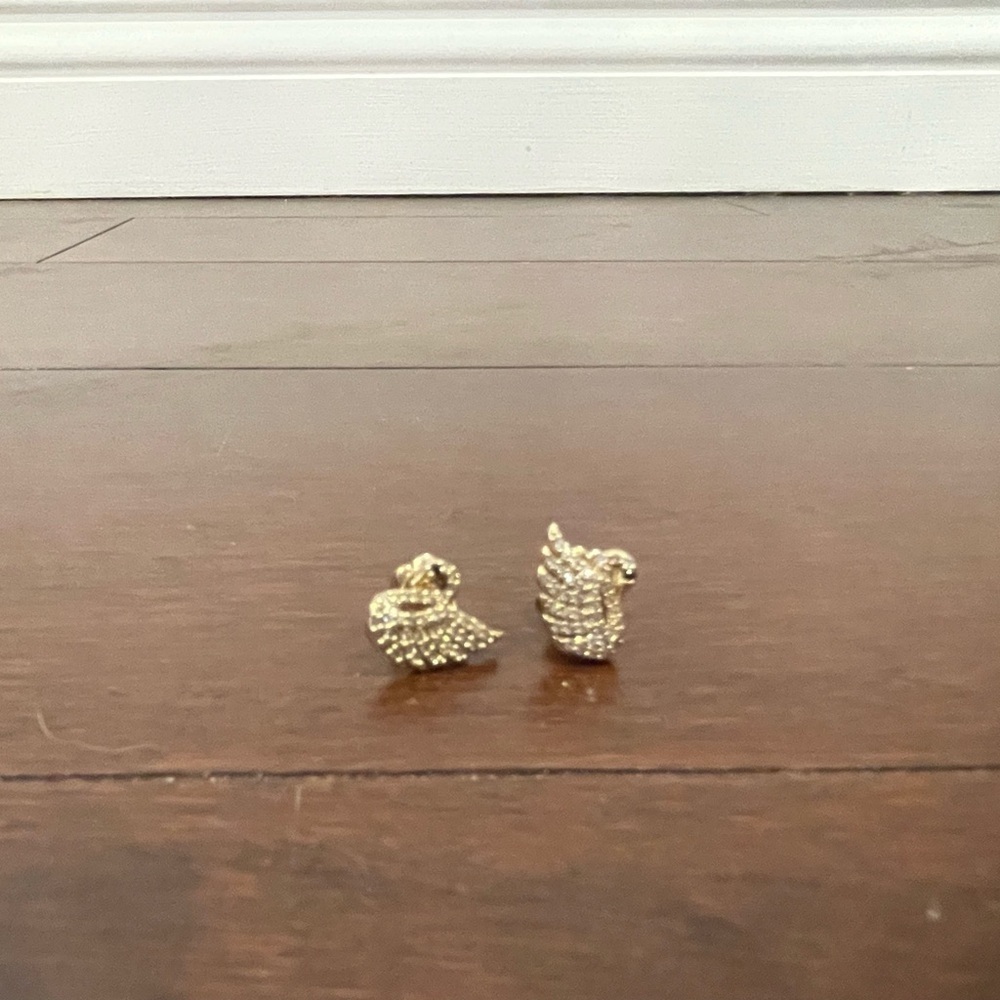 banana republic Gold and crystal swan Earrings - Picture 2 of 4